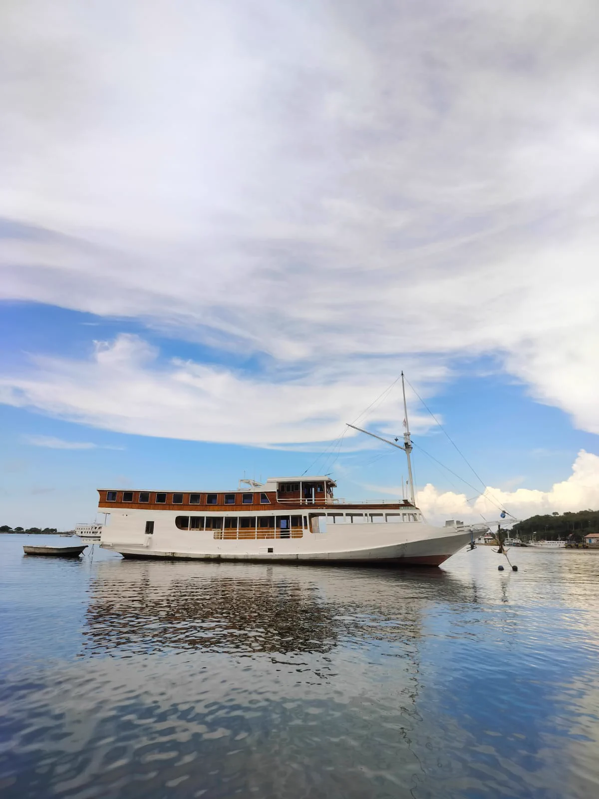 Open Trip Labuan Bajo ke Lombok, KLM Budi Jaya, 4 Hari 3 Malam - Foto Perjalanan 1