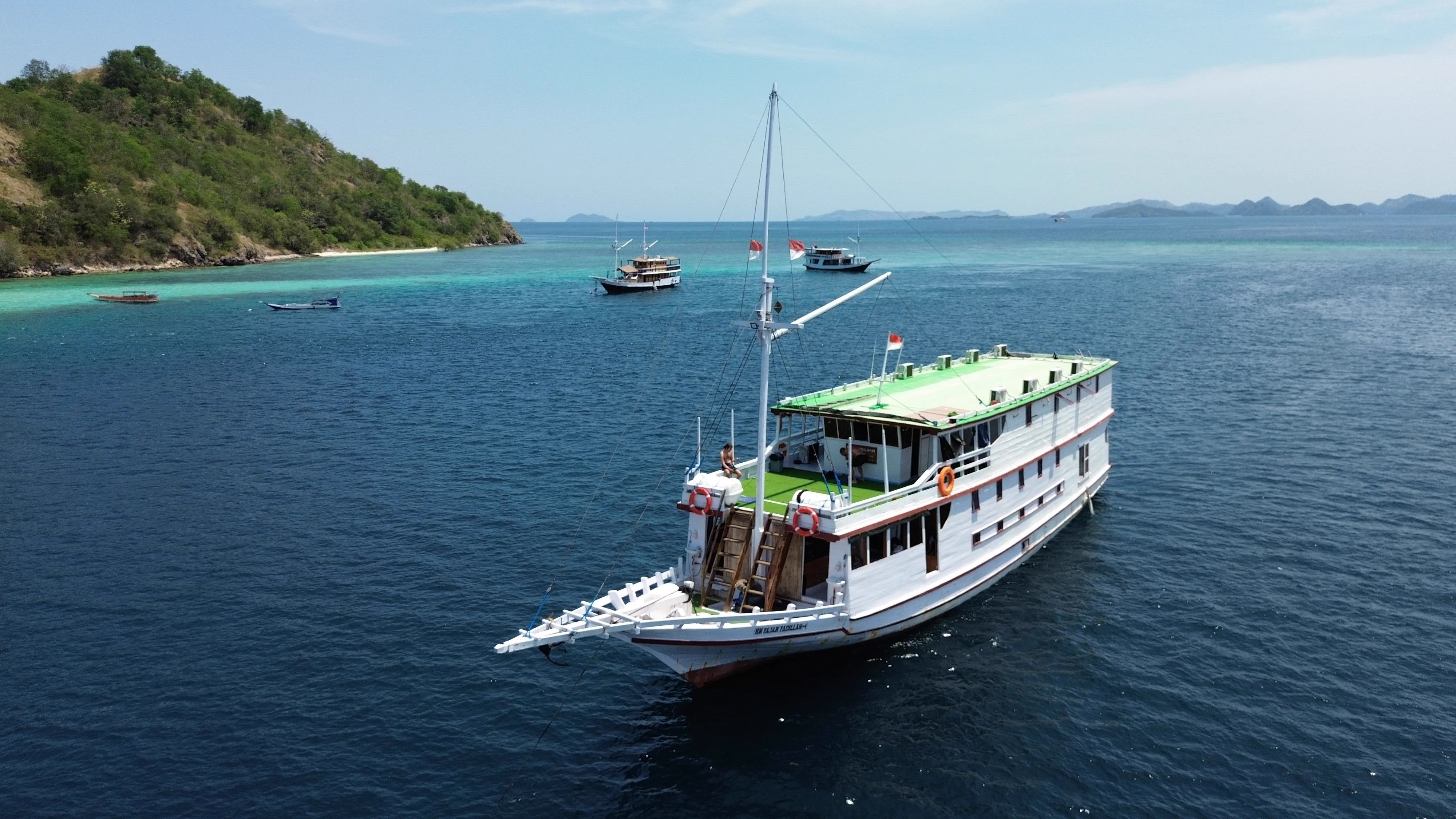 Open Trip Labuan Bajo ke Lombok, KLM Fajar Fadillah, 4 Hari 3 Malam - Foto Perjalanan 1